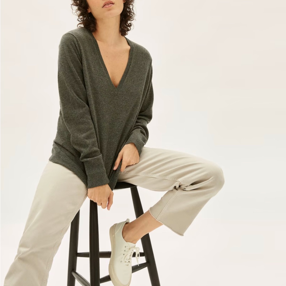 Everlane V Neck Loden Cashmere Sweater S Classic! 🎉😎🍾